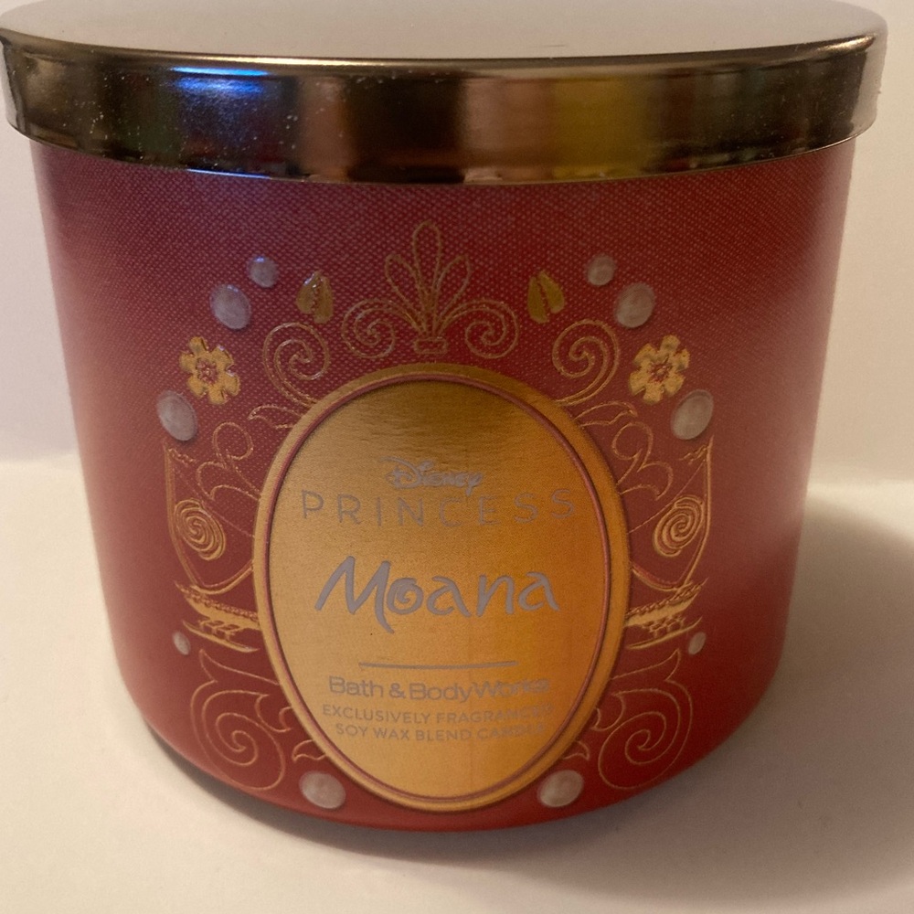 Bath & Bady Works Disney Moana  3 wick candle